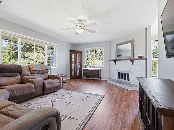 4th image of 22892 SE Belmont Ct