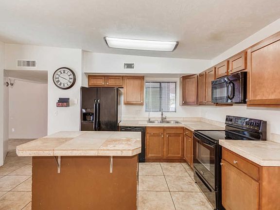 3rd image of 7001 N Starshine Dr