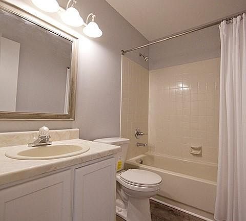 5th image of 409 Hickory Ave