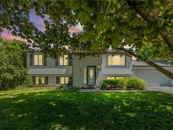 8 Kinmont Dr, Rochester, NY 14612