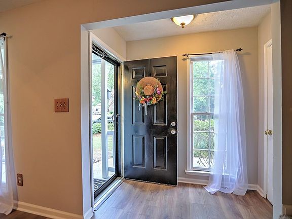 4th image of 2411 Tammeron Dr SW