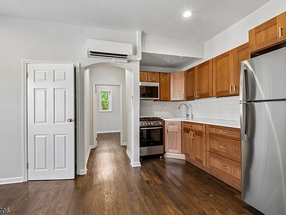 2nd image of 166 Maplewood Ave APT 7