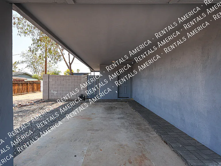 3213 S Albert Ave — Photo 4