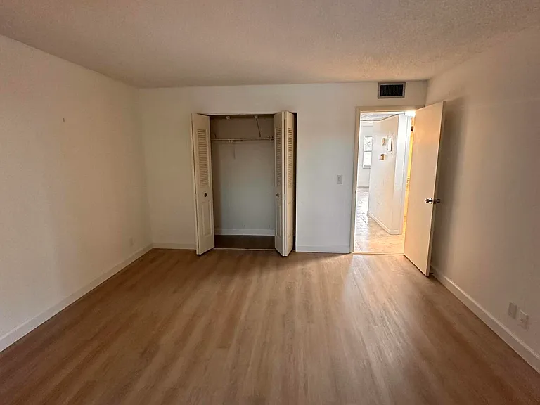 163 Somerset Cres #H — Photo 16
