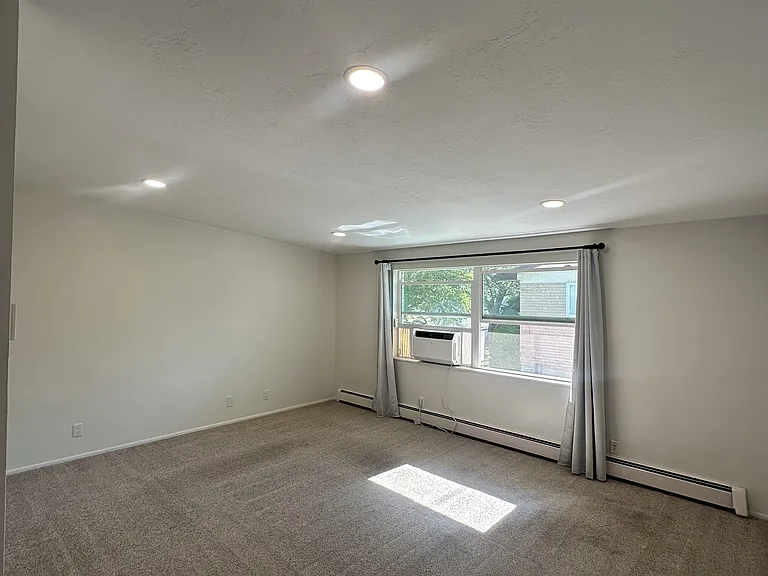 875 W 2100 N — Photo 6