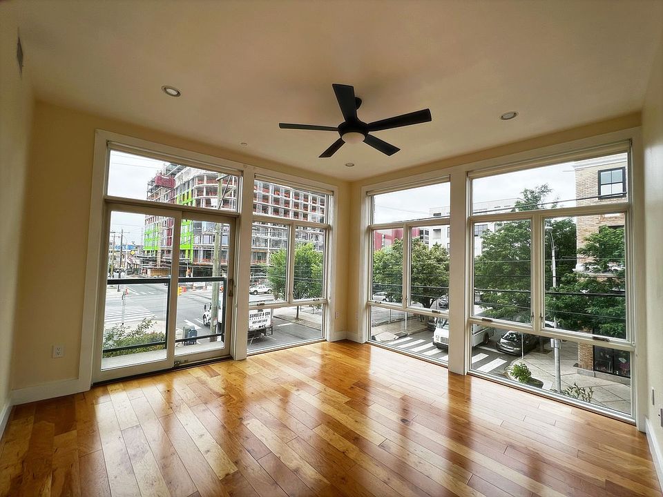 1st image of 601 N 2nd St APT 305