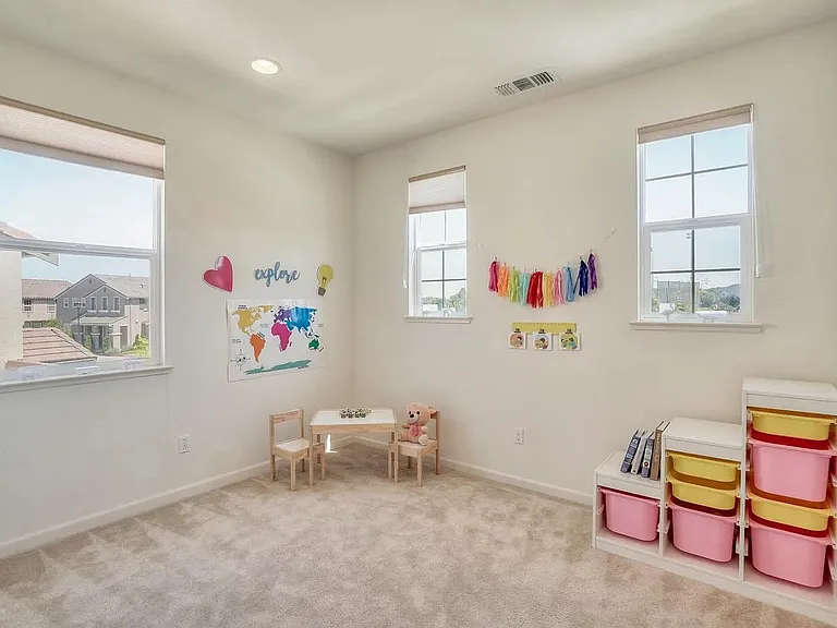 113 Caspian Way — Photo 15