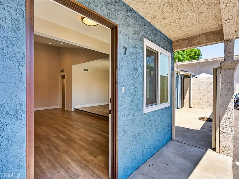 8416 Burnet Ave #7 — Photo 23