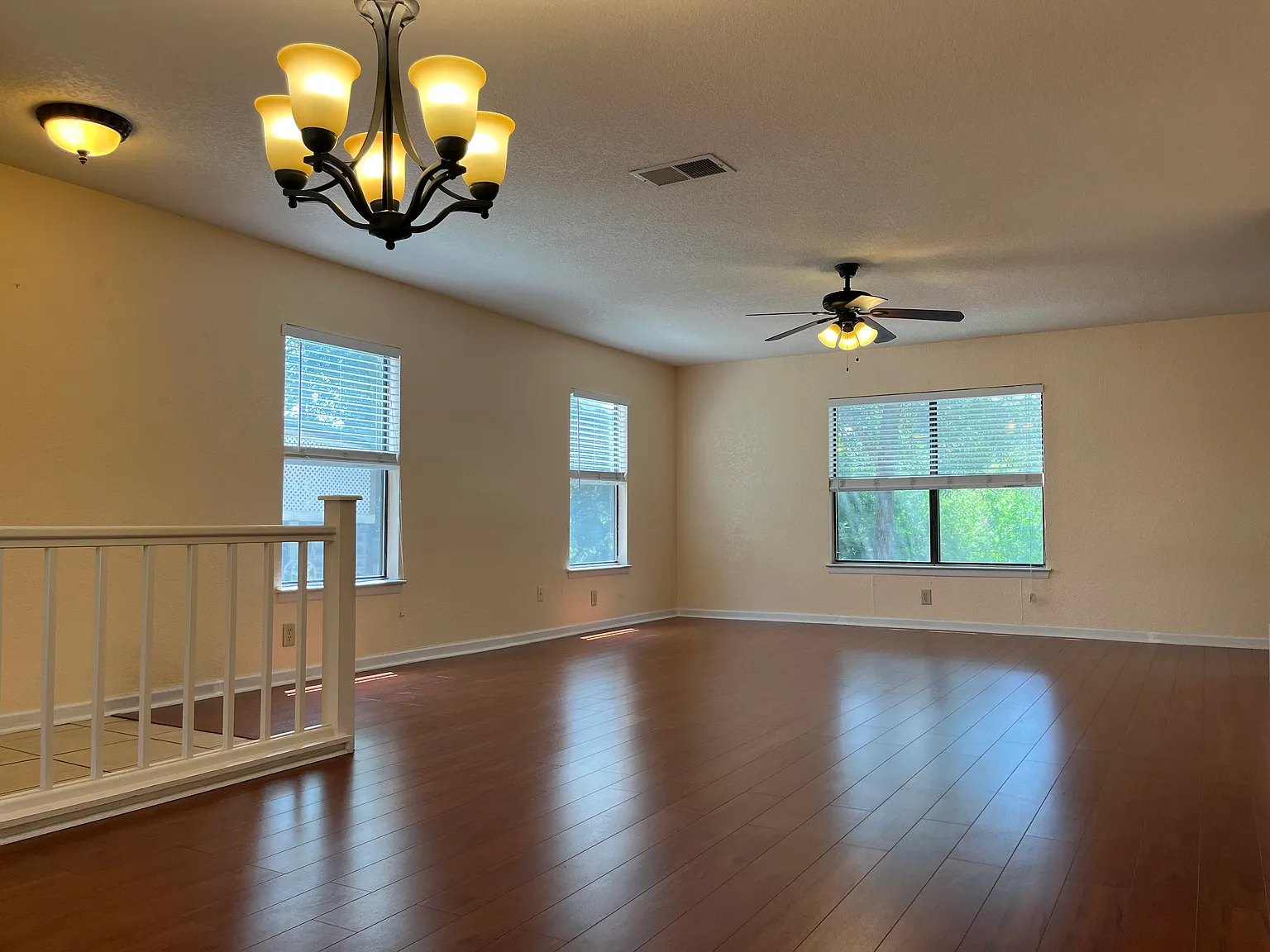 3 bed, 2.5 bath, 1698 sqft, $1,790 — Photo 4