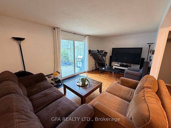 3rd image of 383 Edinburgh Rd S #38