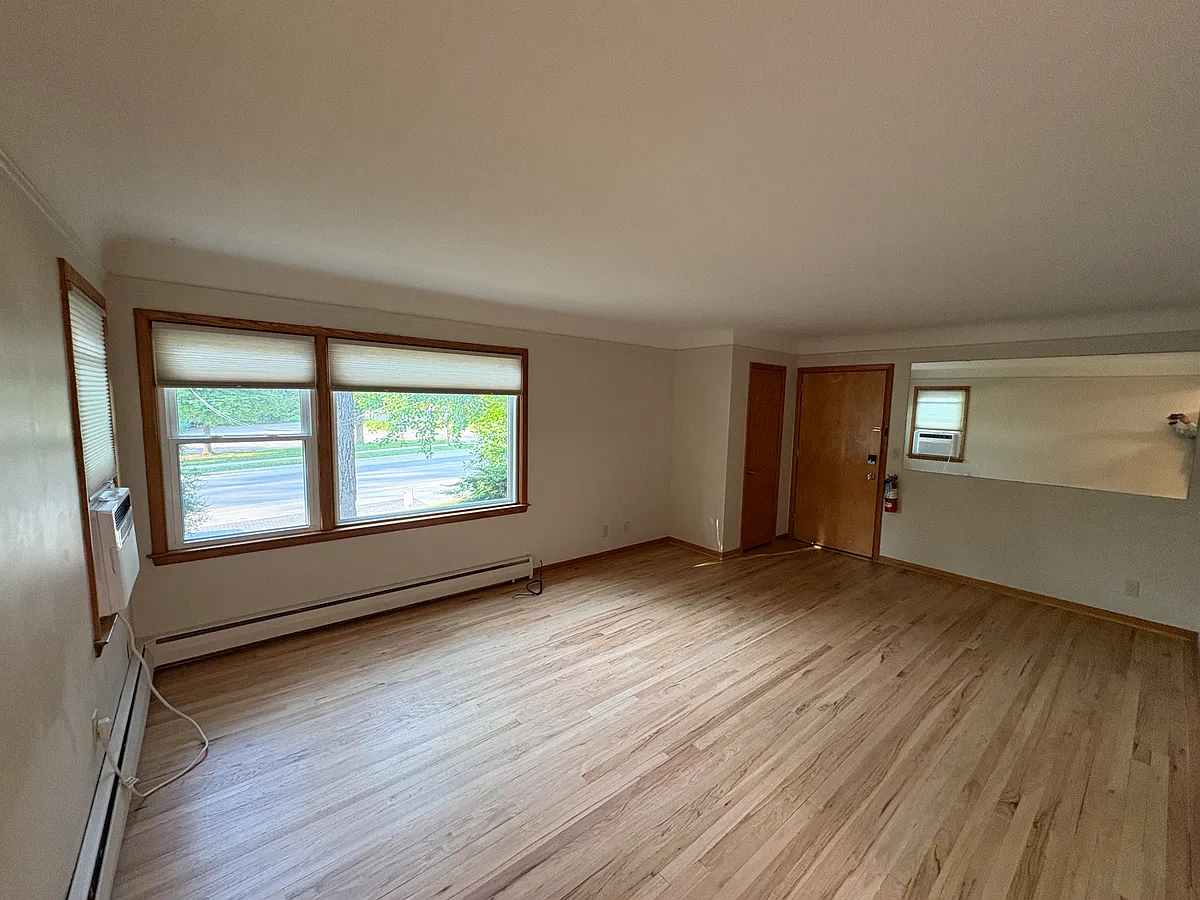 Building Photo - 4220 Ingersoll Ave #202
