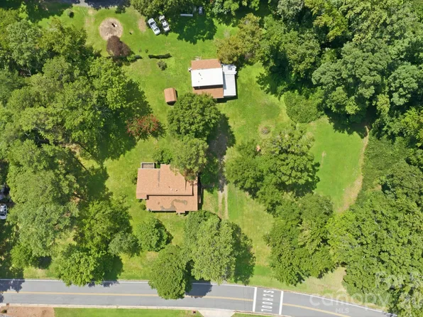 8000 Hedrick Cir, Huntersville, NC 28078