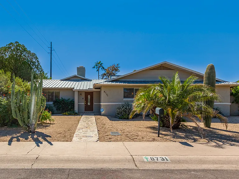 8731 E Minnezona Ave — Photo 1