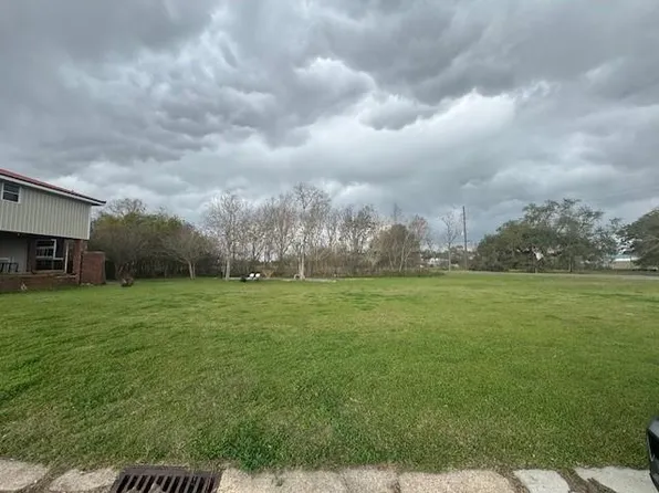 114 W Shackelford Dr, Buras, LA 70041