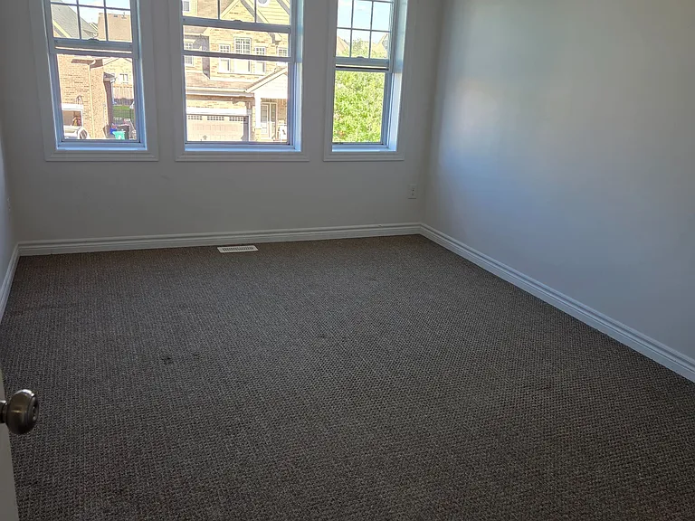 218 Tremaine Cres #MAIN - UPPER FLOORS — Photo 15