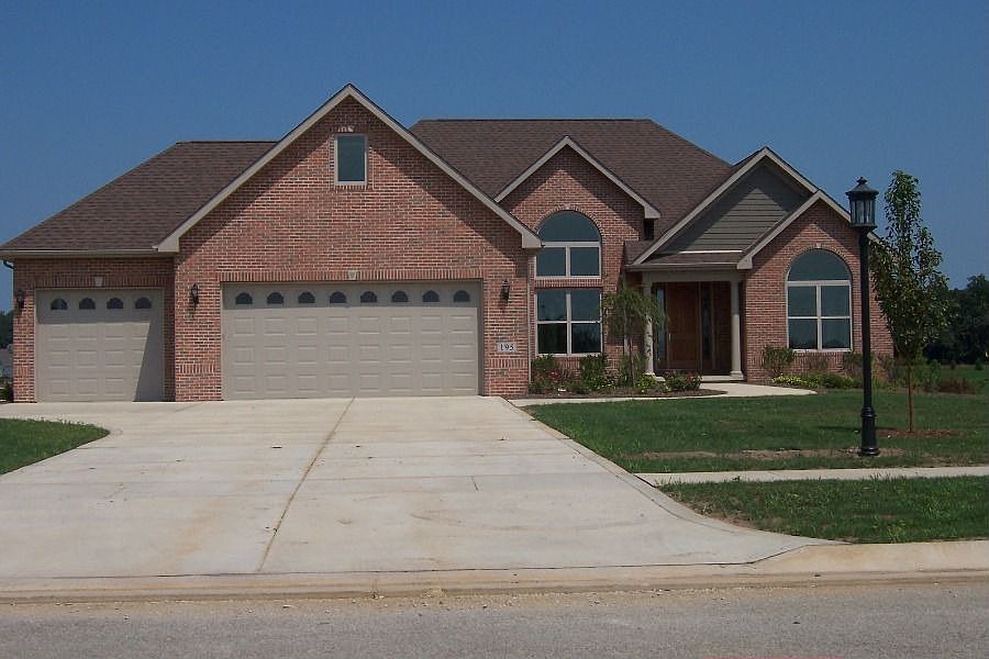 2nd image of 195 E Arthur Ln