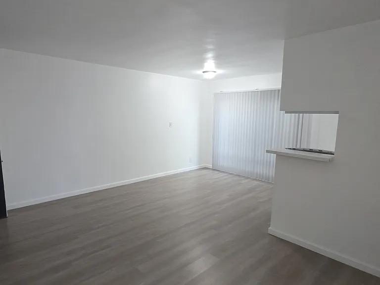 12101 Pacific Ave #5 — Photo 1