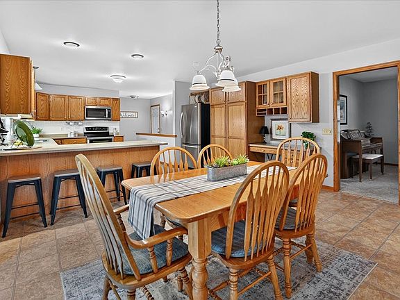 3rd image of 617 Kvamme Ln