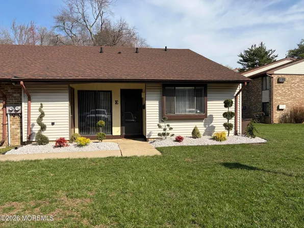 70 Overlook Way #E, Manalapan, NJ 07726