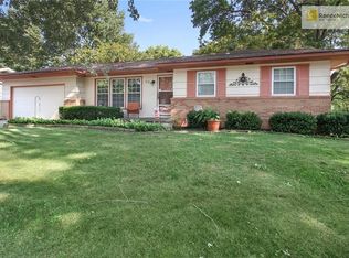 509 NW Lakeview Rd, Blue Springs, MO 64014