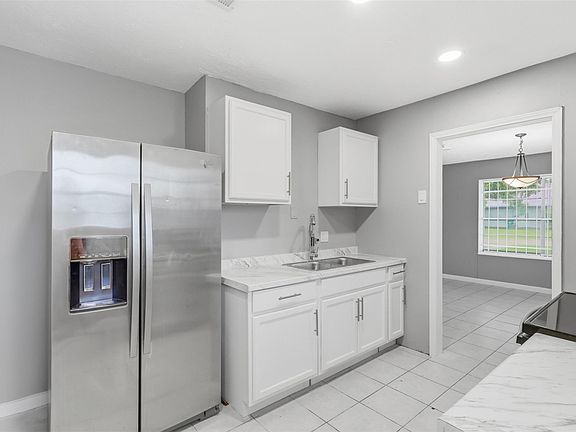 5th image of 2101 Flynn Dr