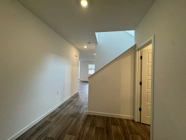 997 W Pioneer Dr — Photo 15
