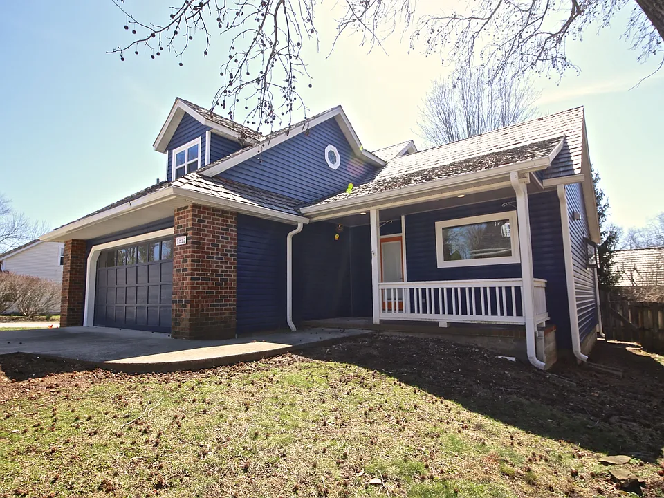 1612 E Camby Ct