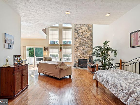 5th image of 4709 Thistle Hill Dr