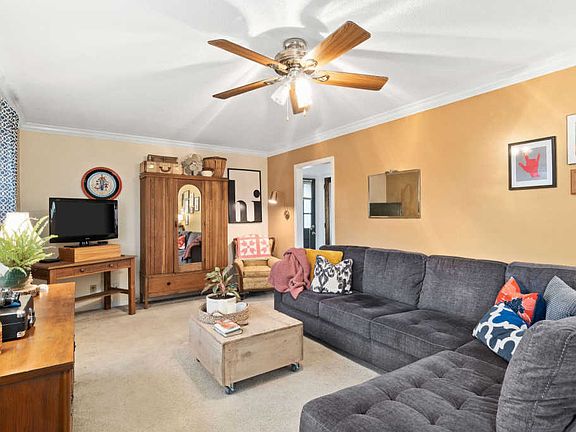 4th image of 562 Chesterfield Dr