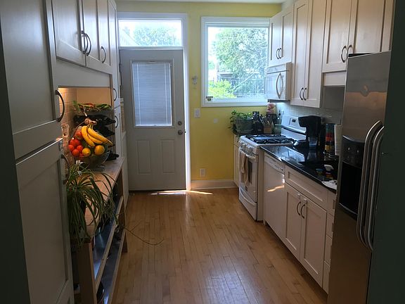 Bright and Sunny Kitchen!