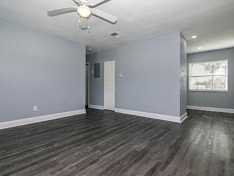 107 Karde Ln #E — Photo 3