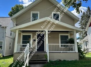 910 Oakhill St SE, Grand Rapids, MI 49507
