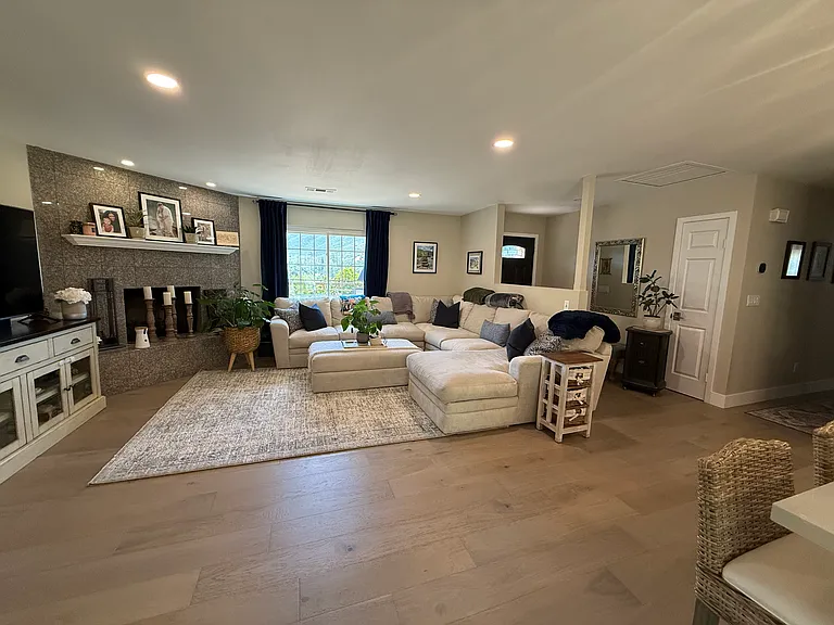 262 Editha Dr — Photo 3