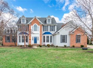 611 Arborside Ln, Avon Lake, OH 44012