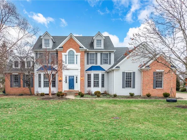 611 Arborside Ln, Avon Lake, OH 44012