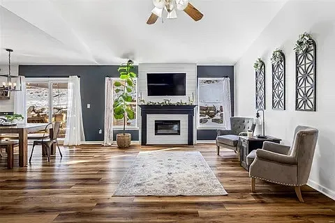 506 Glenmeadows Ct — Photo 2