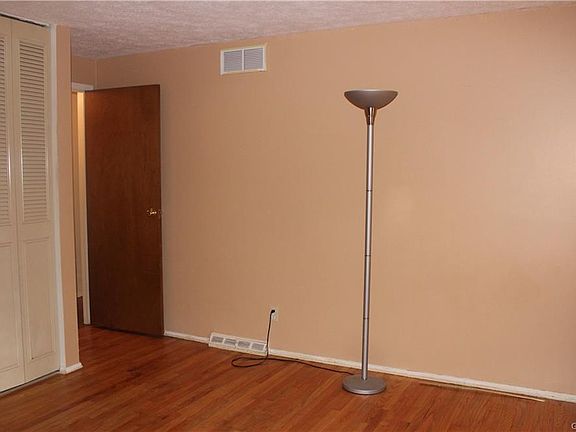 4th image of 82 Blackwell Ln