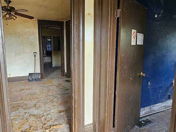3rd image of 1830 Walnut St