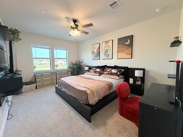 7933 Sunset Blvd — Photo 9