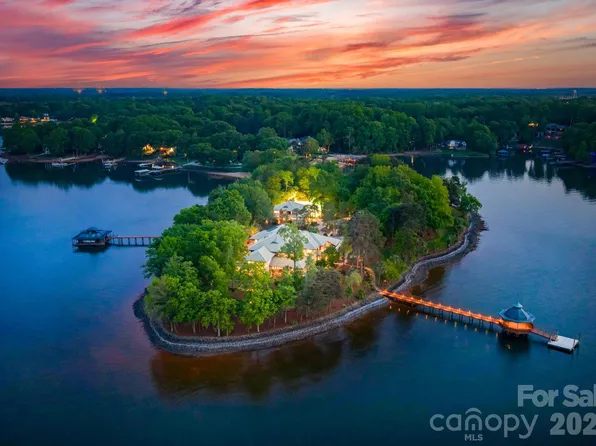 14051 Island Dr, Huntersville, NC 28078