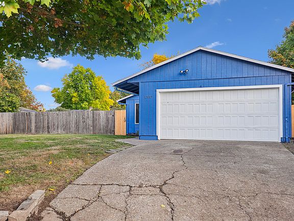 4th image of 1557 NE Karen Ct