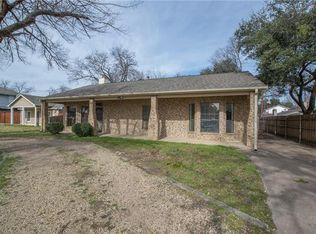 121 E Oakdale Rd, Irving, TX 75060