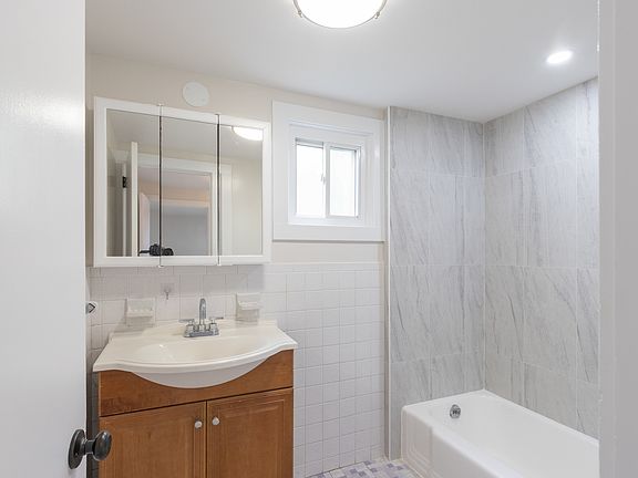 4th image of 111 Roosevelt St APT 2