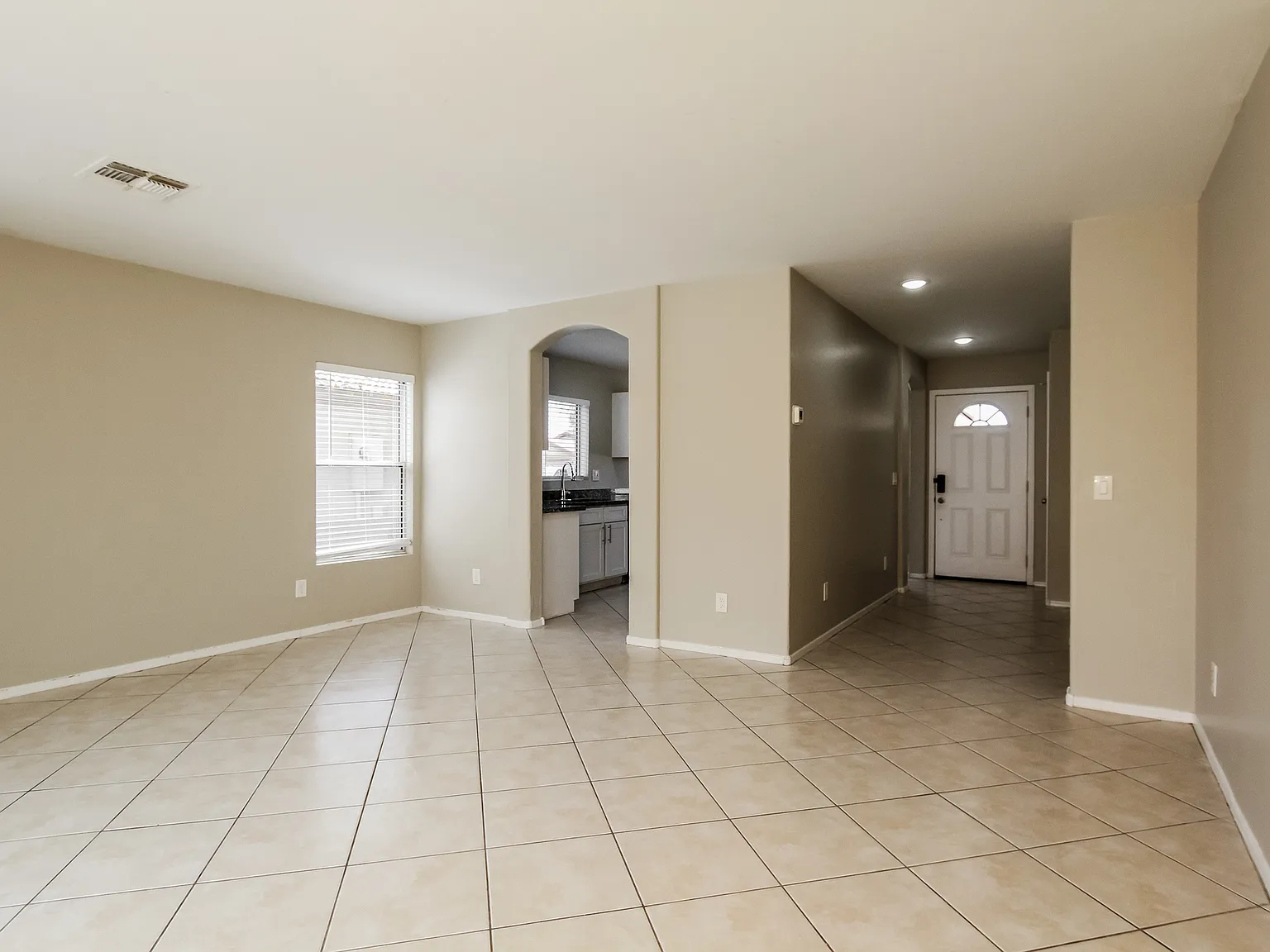 3 bed, 1374 sqft, $1,745 — Photo 3