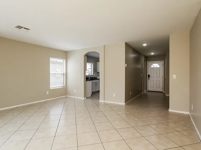 12610 W Myer Ln — Photo 3