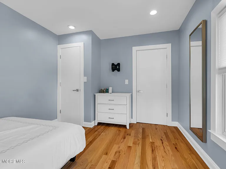325 Roosevelt Ave — Photo 23