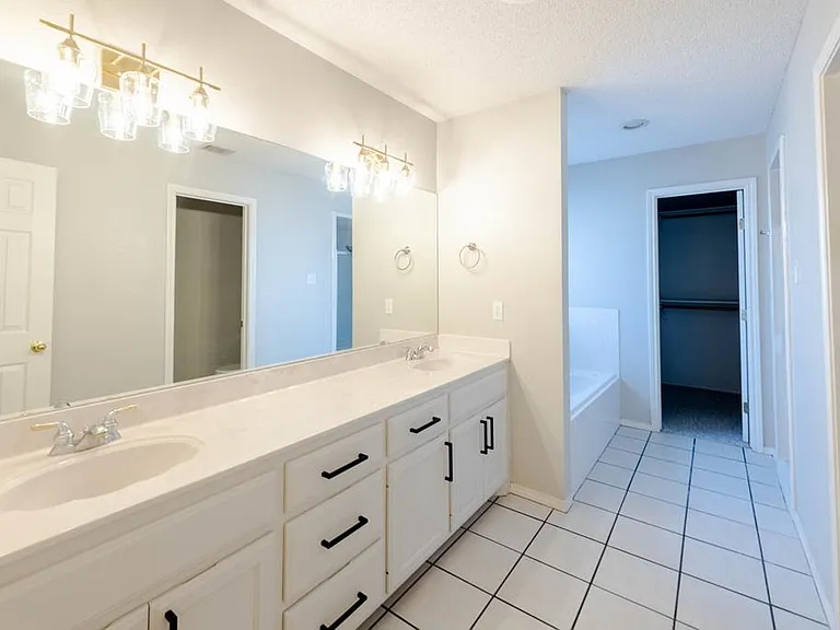 4801 Whitman Dr — Photo 14