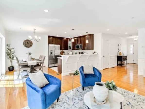 42 Pleasant St #17, Stoneham, MA 02180