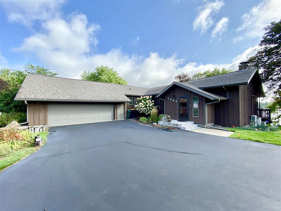1st image of 224845 Lakeshore Dr