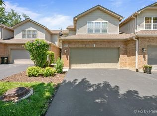 624 Daisy Ln, Roselle, IL 60172